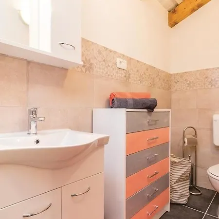 Lukini Dvori By Guide Willa Bibici