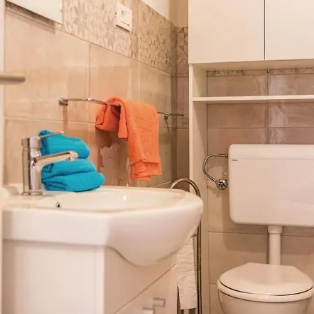 Willa Lukini Dvori By Guide *