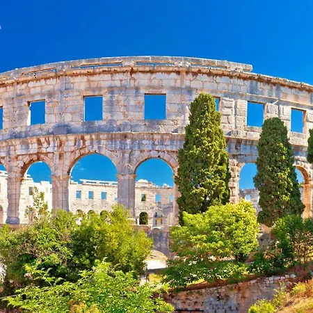 Lukini Dvori By Guide Villa