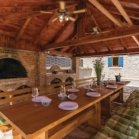 Lukini Dvori By Guide Villa Bibići