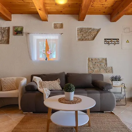Lukini Dvori By Guide Villa